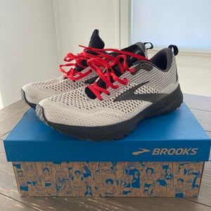 Brooks Revel 4 Size 10 running shoes